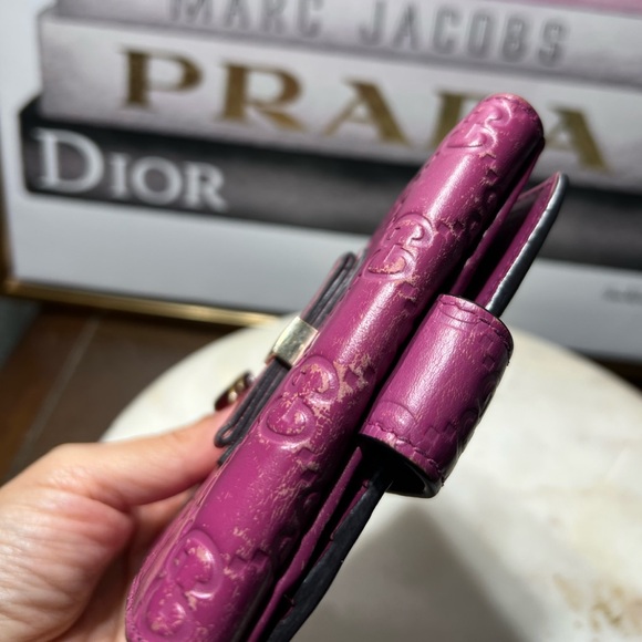 Gucci Pink Guccissima Bow Compact Wallet GUC - Picture 17 of 17